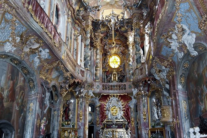 5 Top Churches in Munich Private Walking Tour - Marienplatz, New Town Hall, Mariensäule, and the Odeonsplatz loop