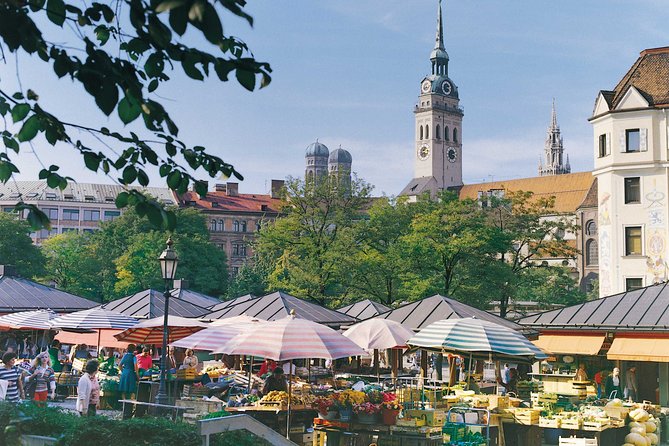 A delicacy tour through Munich's old town - Where the tour starts: Isartor and a seasonal welcome sip