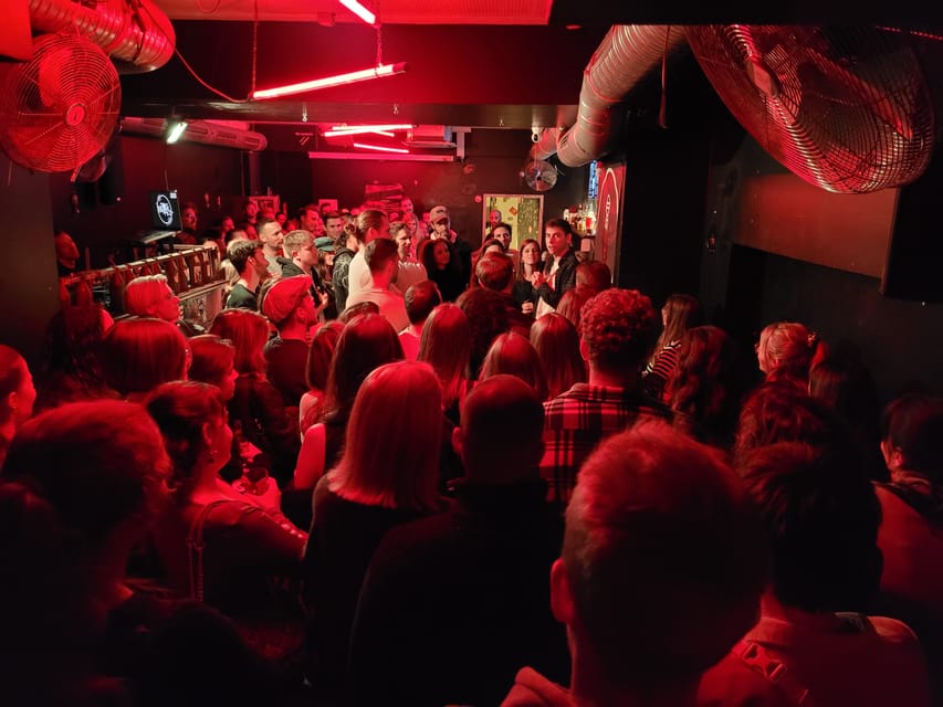 "Comedykills" - das Open Mic im Glockenbachviertel - Comedy Kills at Beverly Kills: the vibe and why it works