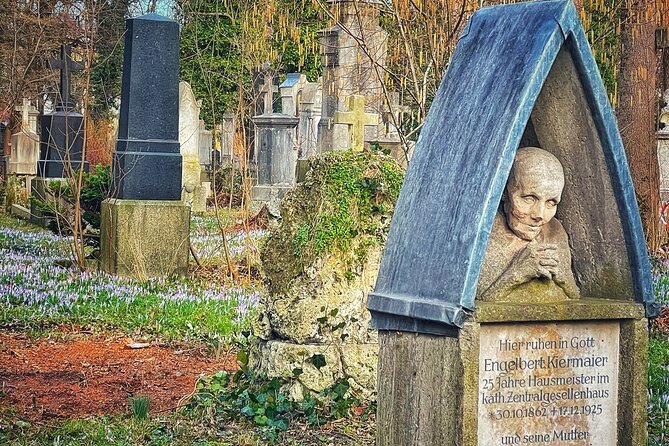 Death and Chocolate: Walking Tour of Munich's Old South Cemetery - Stop 2: Glockenbachviertel’s Cafes, Chocolate Shops, and Nazi-Era Reminders