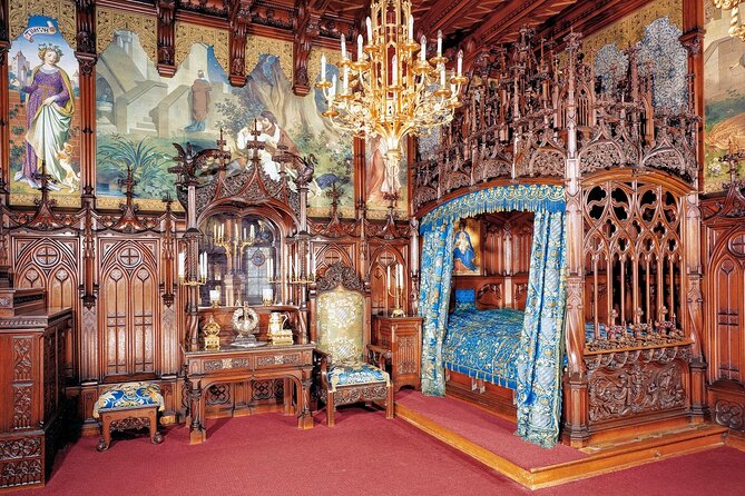 EXCLUSiVE SKIP-THE-CROWDS Neuschwanstein and Linderhof Castle Tour from Munich INCL. TICKETS - Oberammergau murals and wooden Christmas shopping time