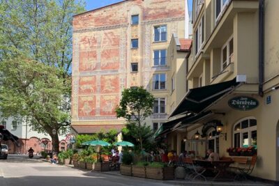 Fall in Love with Munich in a Private Old Town Walking Tour - Stop 1: Isar Gate and the medieval city wall stories you won’t get on your own