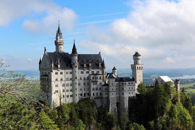 From Munich: Neuschwanstein Castle and Linderhof Private Tour - Neuschwanstein Day From Munich: Pickup, Driving Time, and What Gets Easier