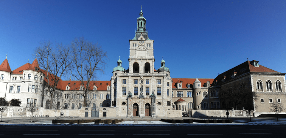 Klassik im Museum - Getting museum time in: instruments, Nativity scenes, and European art