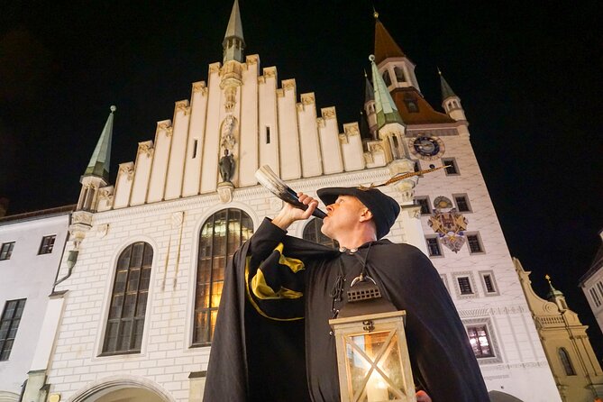 Medieval city tour with night watchman in Munich in German - Alter Hof, Dienerstraße und Weinstraße: Wittelsbacher Macht, Tor-Linien und Adressen