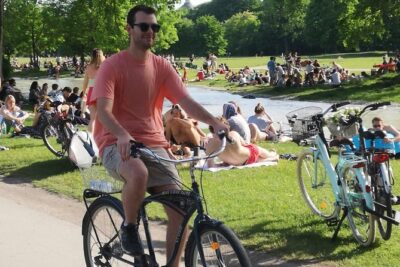 Mini Classic Bike Tour @ 4pm incl. Beer Garden & Surfers 2,5 hrs - Platzl and Max-Joseph-Platz: beer culture and royal stories, fast and clear