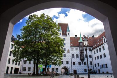 München: Stadtführung Henker, Huren, Hexen in GERMAN - Neuhauser Tor and the salt road: where sentences left the city