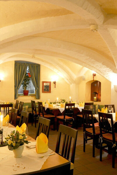 Munich: 3-Hour Culinary Nightwatch Tour - The Tavern Start: Meat, Bread, and a Drink Before the Walk