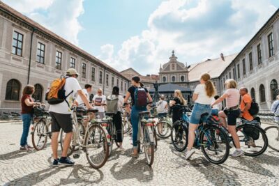 Munich 3-Hour Guided Bike Tour - Marienplatz and the Hofbräuhaus world: Munich’s center of gravity