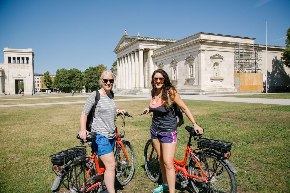Munich: Bike Tour with Beer Garden Break - Odeonsplatz and the Munich Residenz zone: grandeur with a hard edge