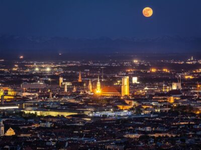 Munich: Christmas Market Magic Walking Tour with a Local - Starting at Café Frischhut: Why This Meetup Works