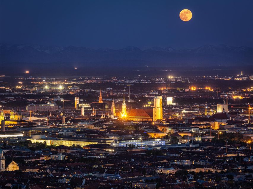 Munich: Christmas Market Magic Walking Tour with a Local - Starting at Café Frischhut: Why This Meetup Works