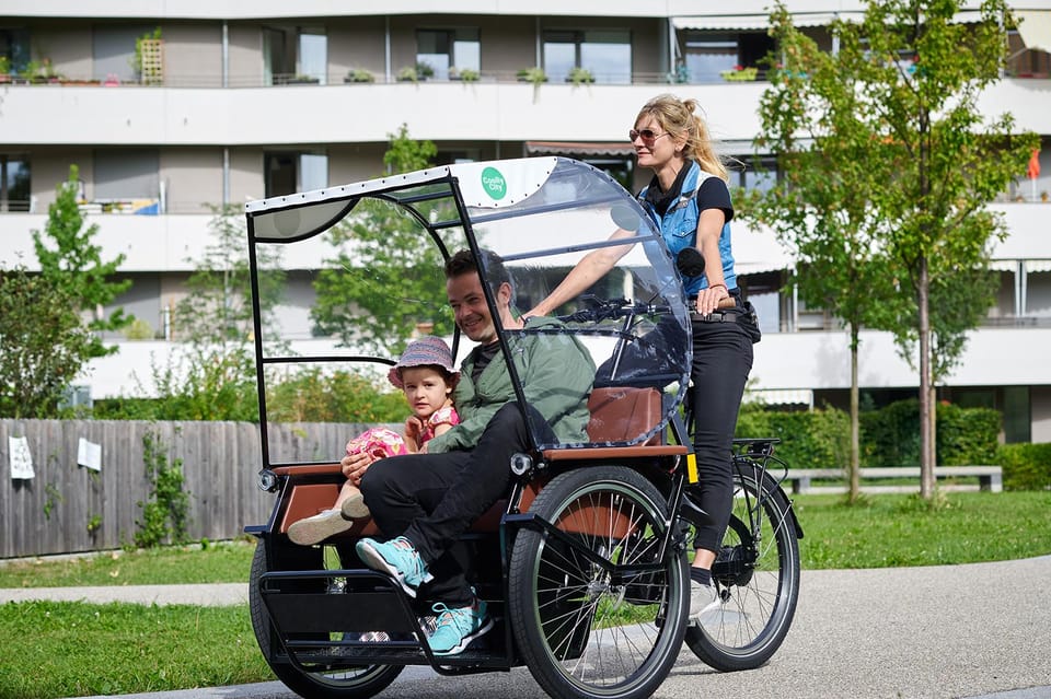Munich: Day-rent rickshaw and explore Munich yourself - Old Town by Bike: See More Without the Stop-and-Go Grind