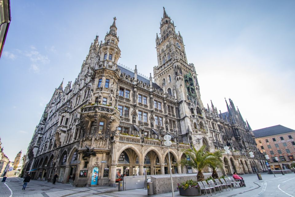 Munich: Express Walk with a Local in 90 minutes - Café Frischhut Start Point and How You’ll Get Oriented