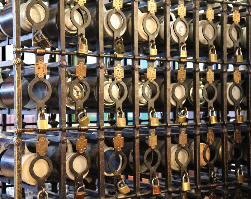 Munich: Food Tour Beer- 3 small beers & "Brotzeit" in GERMAN - Shared group vs private: choosing the right pace