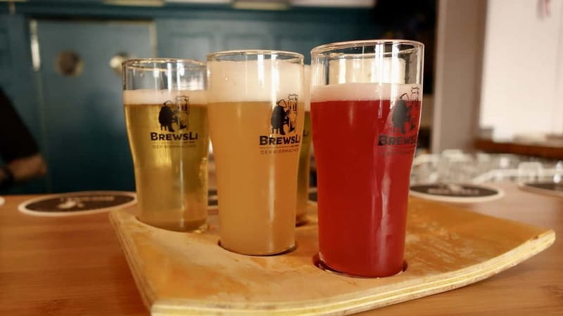 Munich: Guided Craft Beer & Cultural Tour With Snack - The snack stop: vegetarian and vegan options on the route