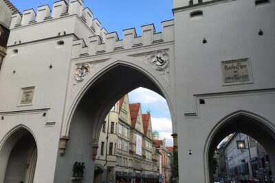 Munich Highlights 3-Hour Private Walking Tour - Marienplatz and the Old/New City Halls: The Center That Sets the Tone