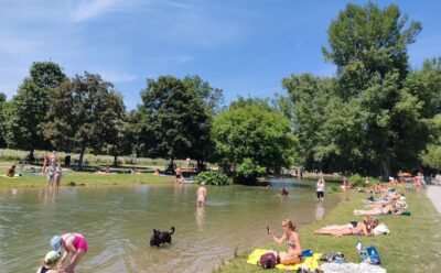 Munich: Mini Classic Bike Tour with Beer Garden Stop at 4 PM - Odeonsplatz and Hofgarten: classic Munich without the walking tax