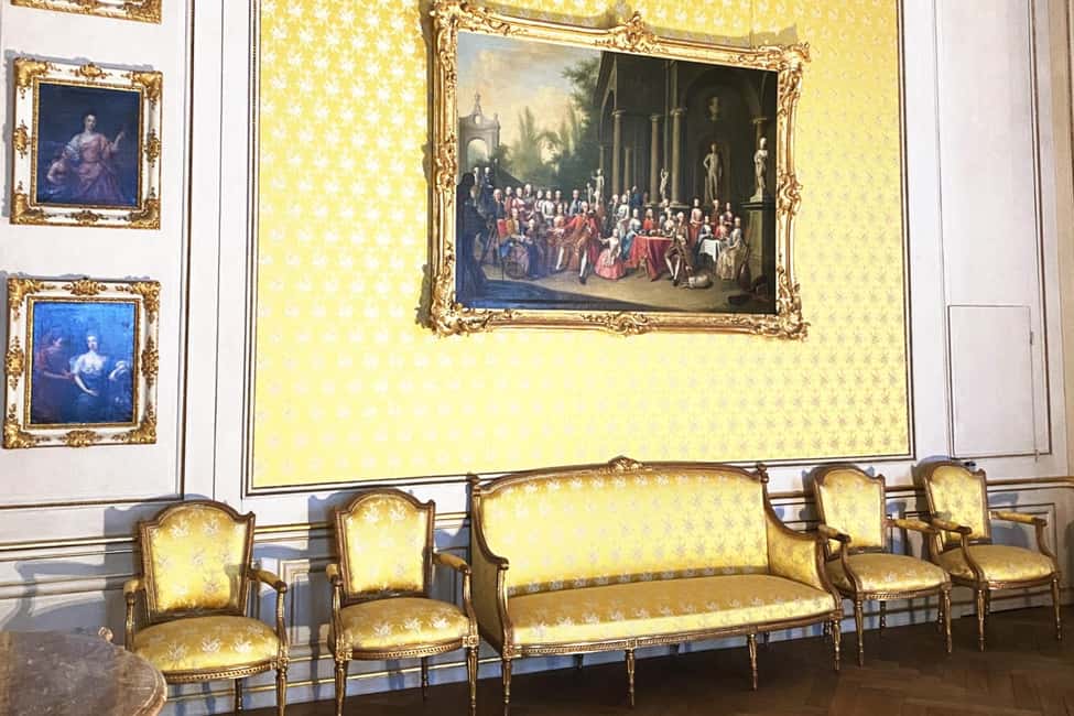 Munich Nymphenburg Palace Tickets and Tour, Carriage Museum - Entering Nymphenburg Palace: baroque rooms that actually explain power