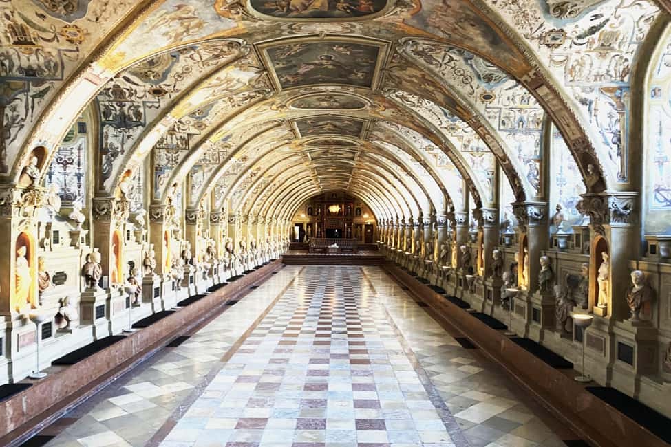 Munich Nymphenburg Palace Tickets and Tour, Carriage Museum - The Marstallmuseum carriage stop: why horse power still matters