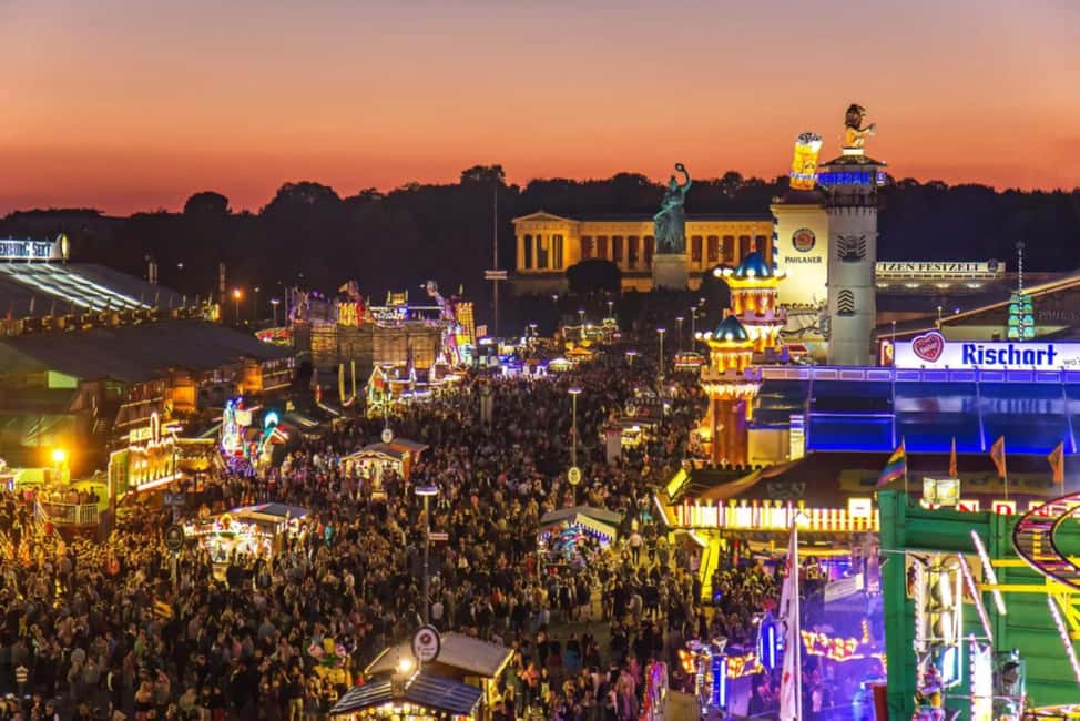 Munich: Oktoberfest Big Beer Tent Evening including table reservation - Oktoberfest in a reserved tent slot: what it actually buys you