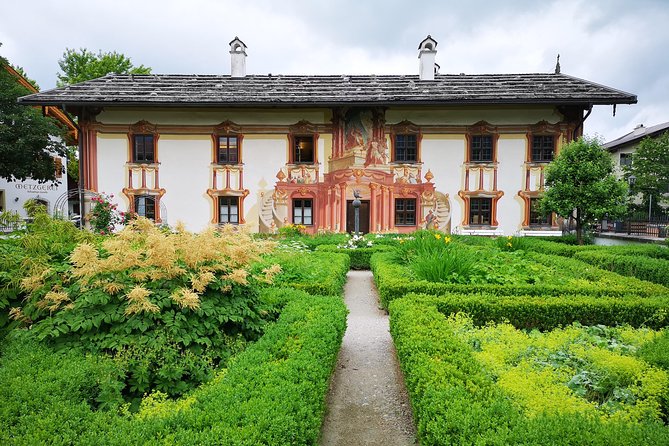 Munich private Car & Walking Tour incl. BMW World & River Surfers - Neuschwanstein Castle and Mad King Ludwig: how to make the most of your time