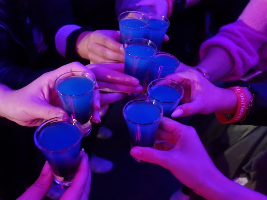 Munich: Private pub crawl with insider-guide & free shots - Stop 1: the warm-up hour where the group clicks