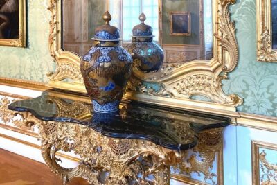 Munich Residenz Palace and Hofgarten Skip-the-line 2,5h Tour - Stop 1: The luxury prelude at Bucherer on Residenzstraße 11