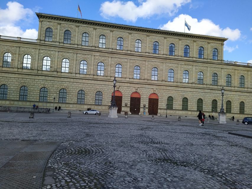 Munich Residenz: Private Tour with artists and historians - Oktoberfest traditions: the royal thread you can actually trace