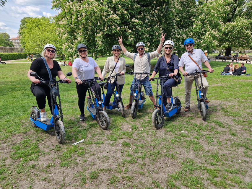 Munich: Top Sights Guided E-Scooter Tour - English Garden, Chinesischer Turm, and the Biergarten Vibe