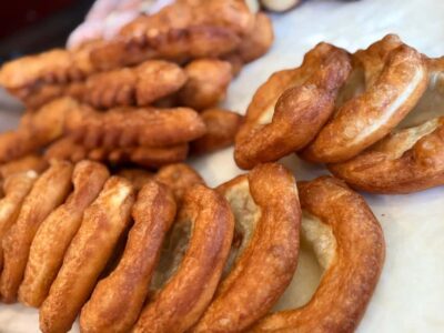 Munich: Viktualienmarkt Food Tasting Tour in German - The 2-hour walk: how eight stalls fit together