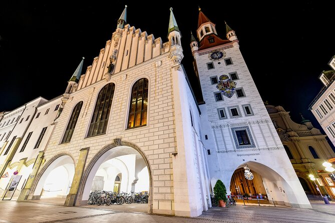 Night watchman torchlight tour in Munich - Rindermarktbrunnen and Alter Peter Tower: Old Markets and Munich’s Old Parish Church