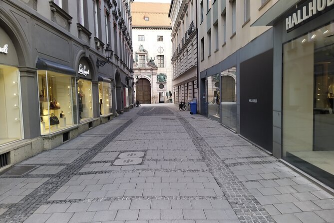 Paul's Welcome Walking Tour in Old Town Munich - Michaelskirche and the Ludwig II Connection