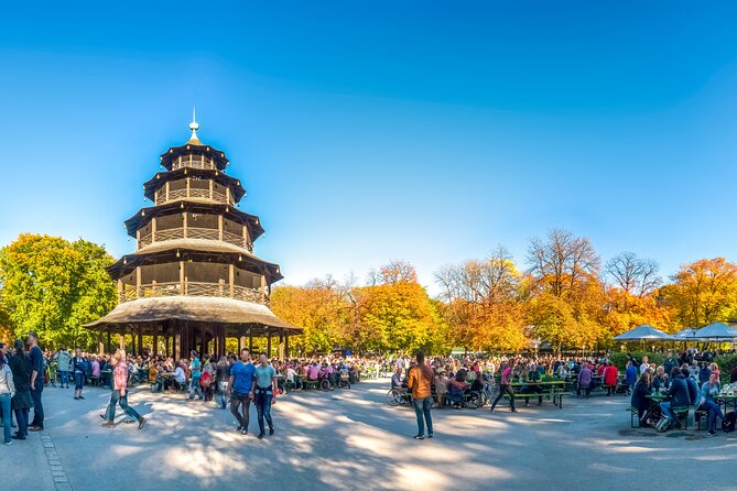 Private and full rickshaw tour in the English Garden - Start at Ludwig Maximilian University and get your bearings fast