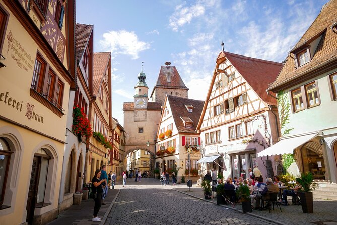 Private Day Trip Munich to Harburg, Dinkelsbuhl & Rothenburg - Stop 1 in Munich: the quick start before the medieval run
