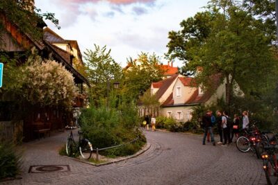 Private Highlights of Munich Bike Tour with Beer Garden Stop - Stop by stop: what you see and what the guide adds