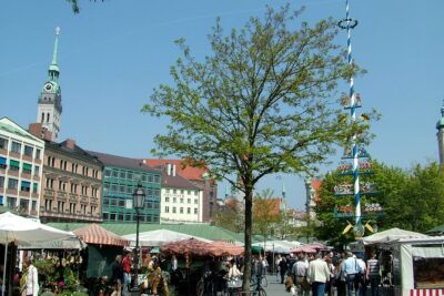 Private Munich Old Town Walking Tour - with optional Breakfast - Rathaus-Glockenspiel: what you’re actually looking at