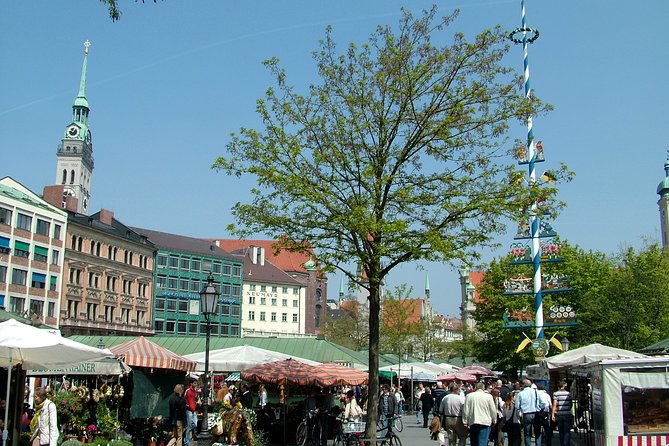Private Munich Old Town Walking Tour - with optional Breakfast - Rathaus-Glockenspiel: what you’re actually looking at