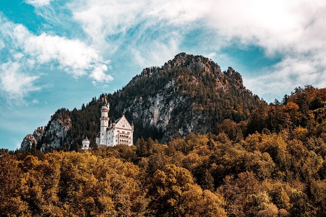 Private Van Tour to Royal Castle of Neuschwanstein from Munich - Schoenegger Kaese Alm: Cheese, Sausage, Fresh Bread, and 360 Mountain Views