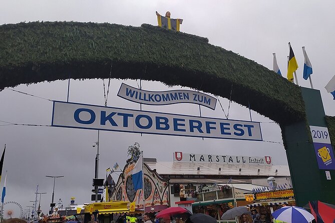 Private VIP Oktoberfest, Table, 3-Course-Menu, Beer & Champagne - Inside the tent: what you’ll actually experience for 5 hours