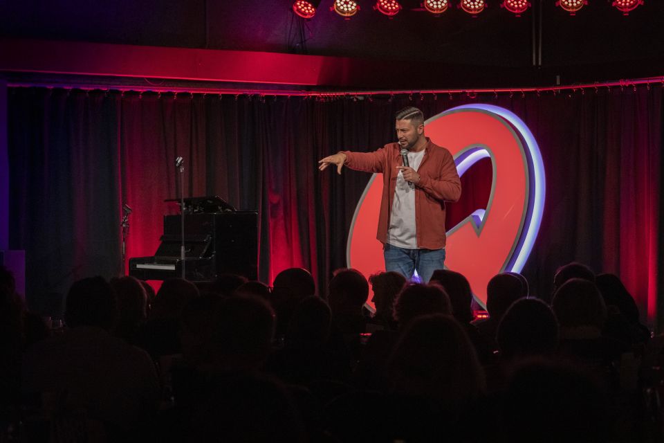 Quatsch Comedy Club München: Die Live Show - Before the laughs: exchanging your voucher and getting ready