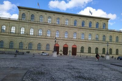 Residence Munich Private Tour including entrance ticket - Stop 1: Residenz München and the “inside the palace city” feeling