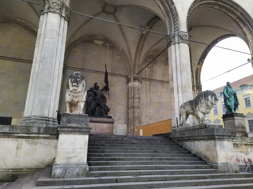 Residence of Munich private tour with skip the line ticket - Inside the Residenz: courtyards and reconstructed spaces that make the building click