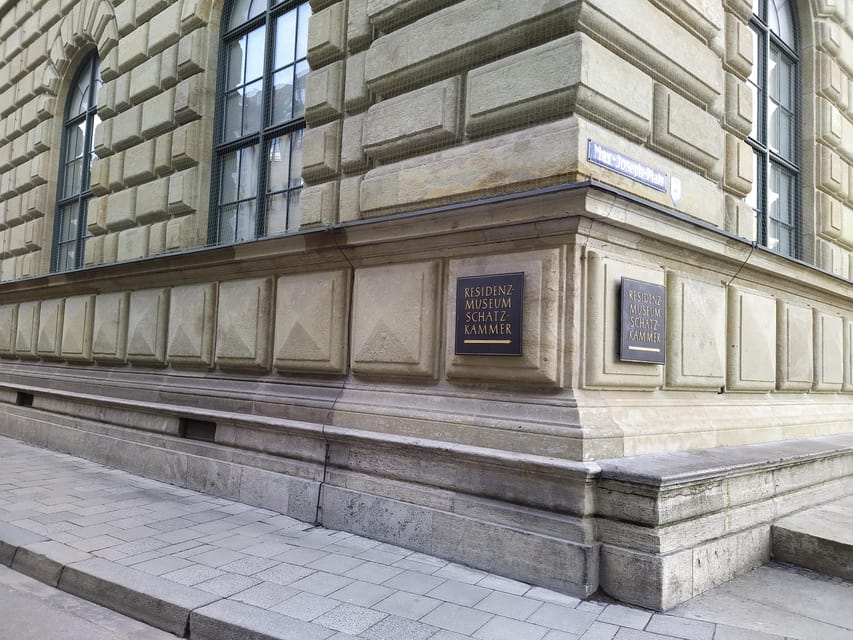 Residence of Munich private tour with skip the line ticket - Your 150-minute plan: how the guide keeps the palace from overwhelming you