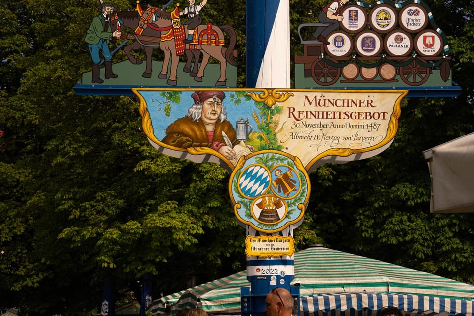 Short & sweet: Tasting the Viktualienmarkt - Entering the Viktualienmarkt from Marienplatz