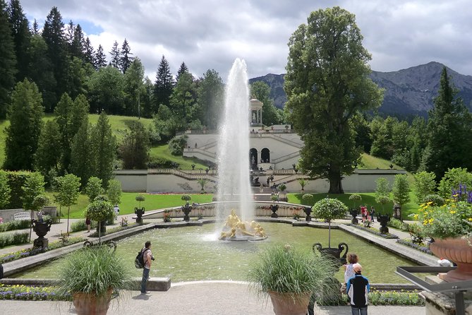 VIP Day Trip Neuschwanstein and Linderhof Castle from Munich - Schloss Linderhof: The Calm Start and the Live English Guide