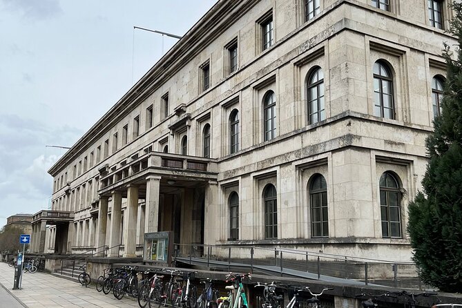 Walking Tour on Origins of Nazism in Munich - English - Odeonsplatz and Königsplatz: squares shaped by ideology